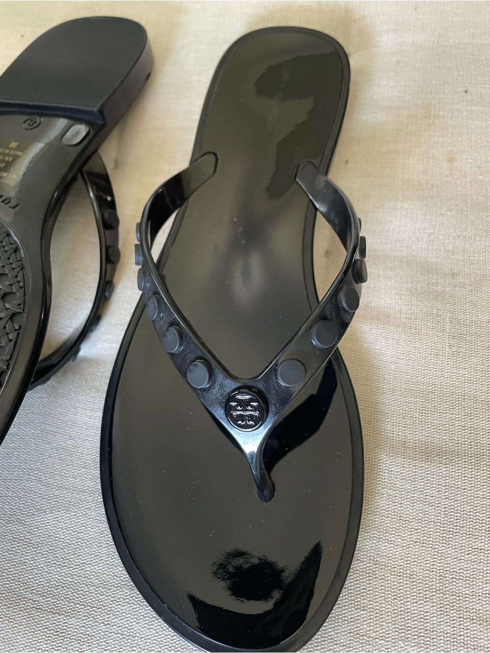 Tory Burch Glossy Black Logo Jelly Thong Sandals - Picture 3 of 3